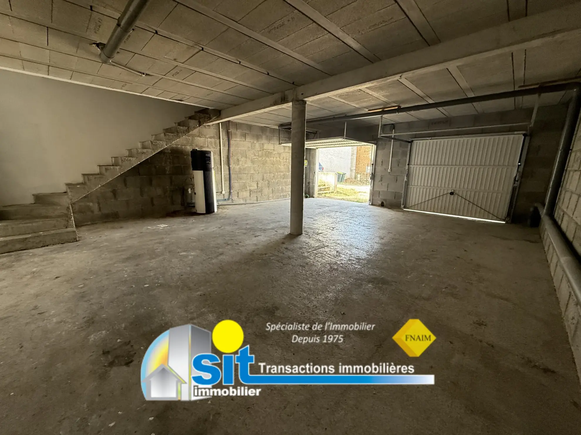 Maison de village lumineuse avec terrasse et garage à Auberives-sur-Varèze 