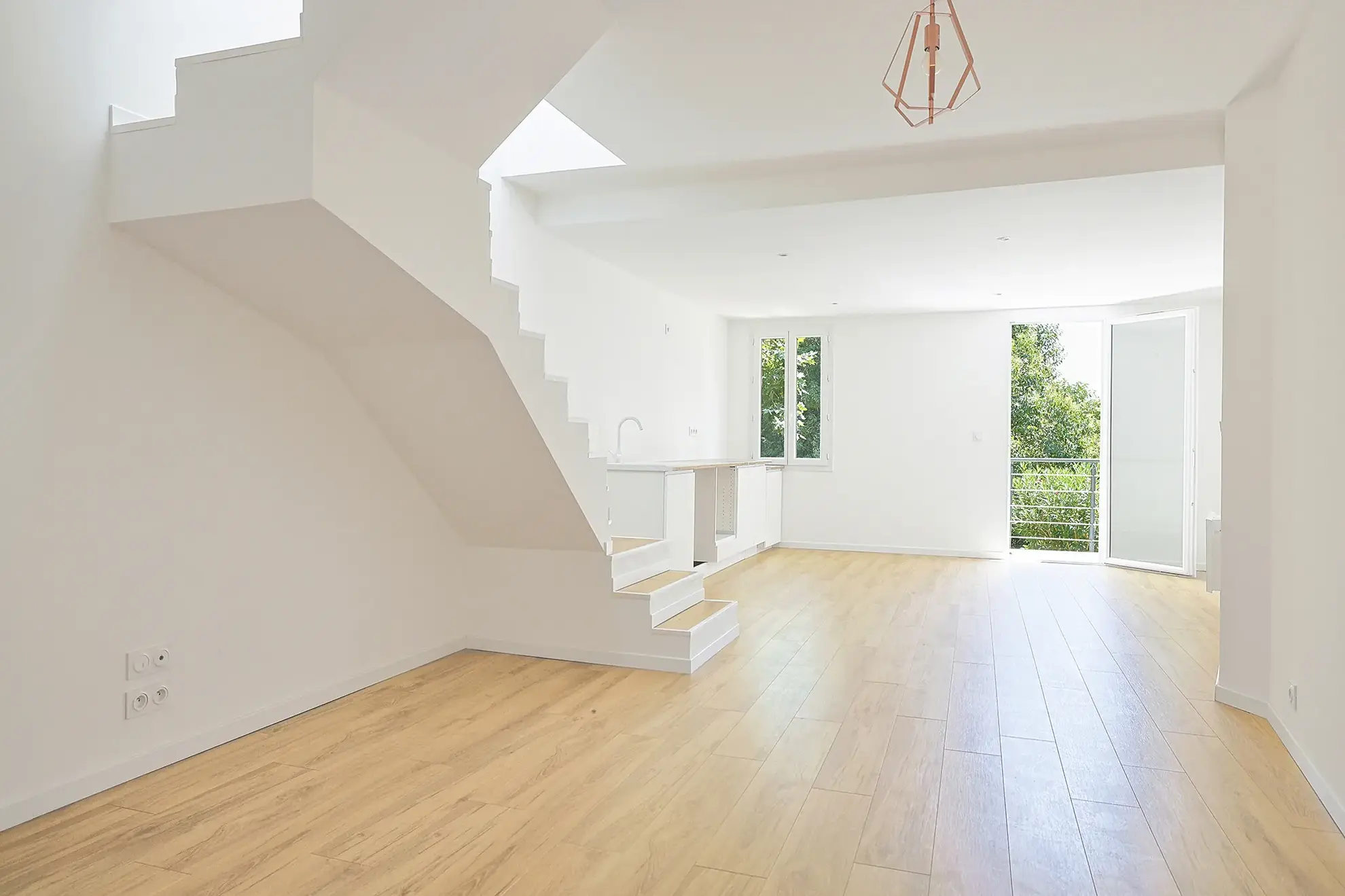 Maison de village rénovée de 73 m² avec jardin et terrasse à Puget-Ville 