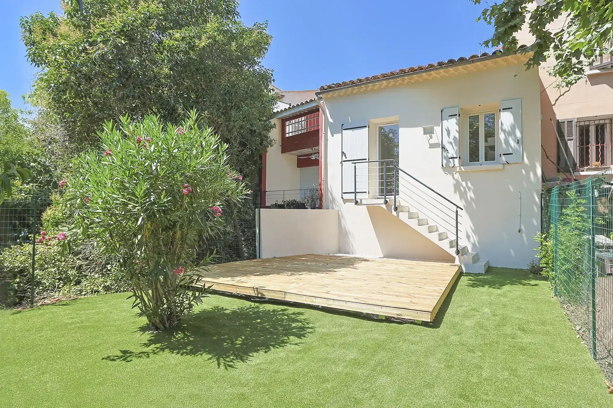 Maison de village rénovée de 73m² avec jardin et terrasse à Puget-Ville