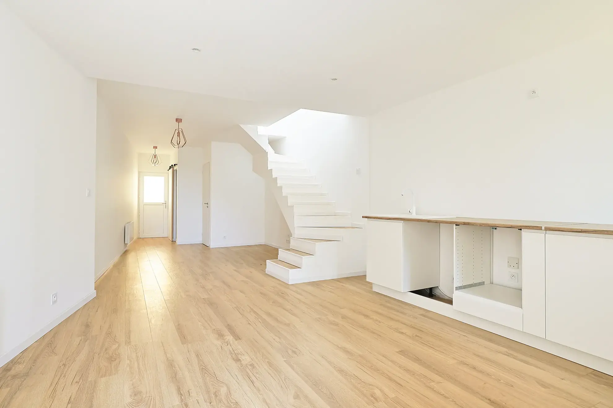 Maison de village rénovée de 73 m² avec jardin et terrasse à Puget-Ville 