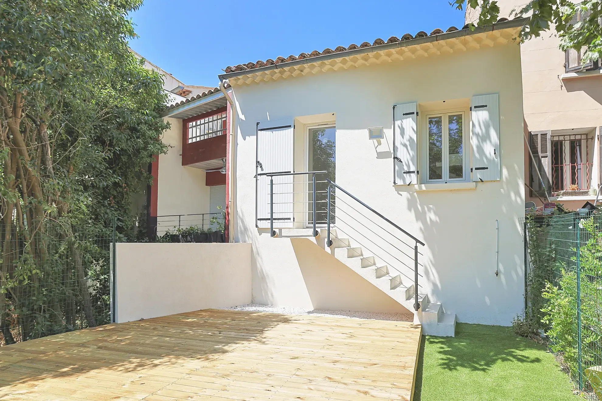 Maison de village rénovée de 73 m² avec jardin et terrasse à Puget-Ville 
