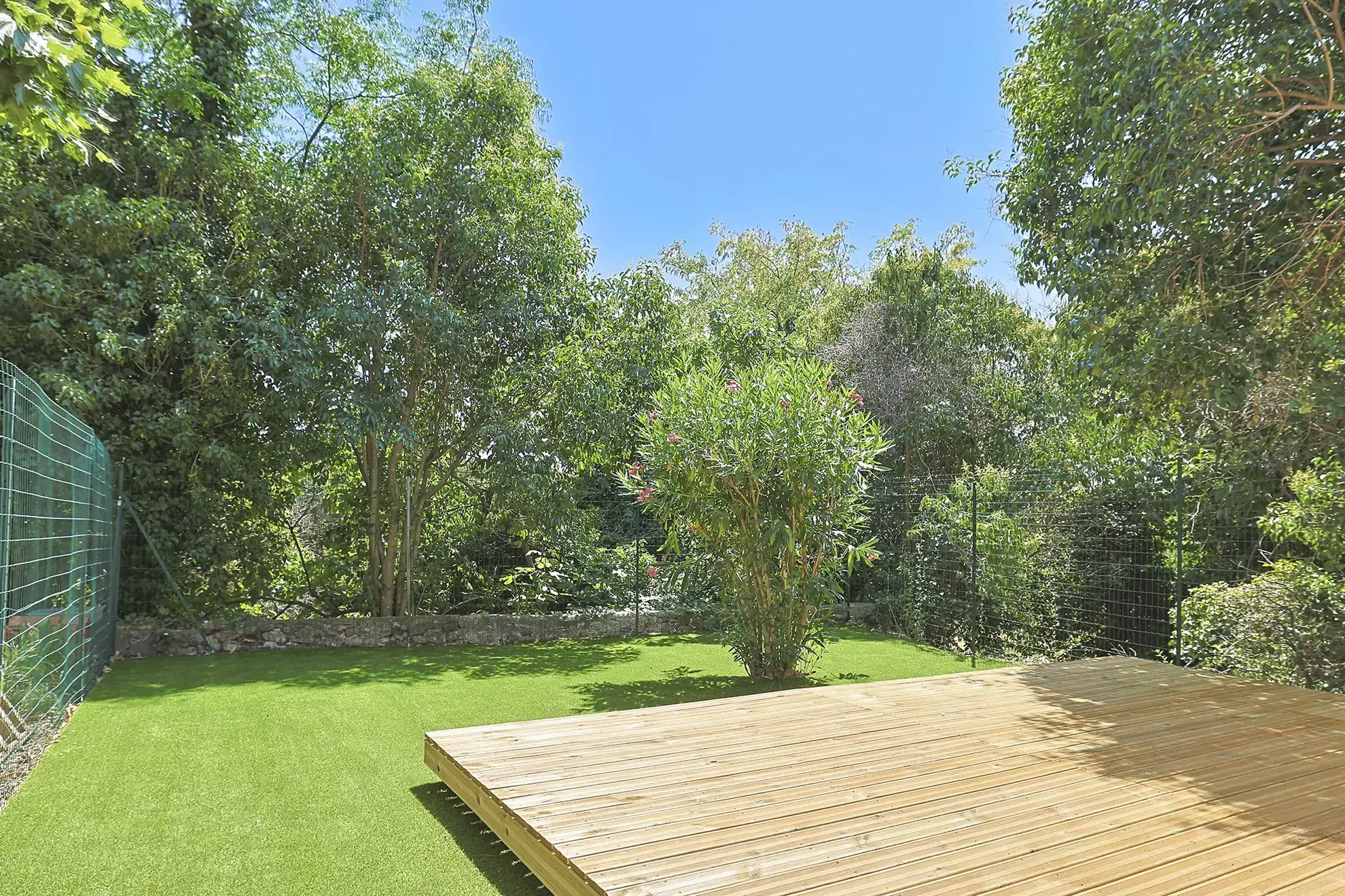 Maison de village rénovée de 73 m² avec jardin et terrasse à Puget-Ville 