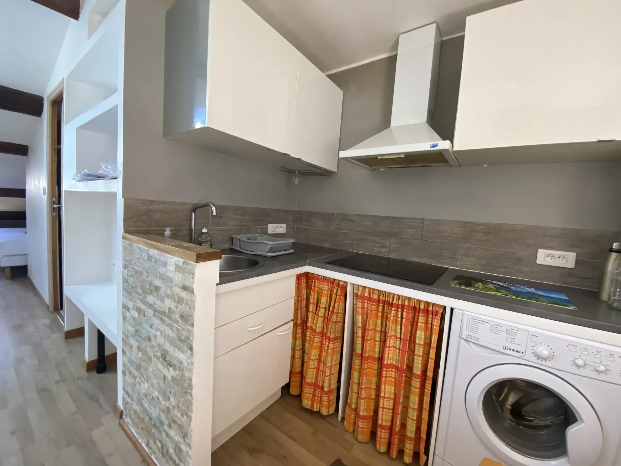 Studio à La Ciotat avec vue mer, dernier étage, idéal résidence secondaire ou investissement locatif 