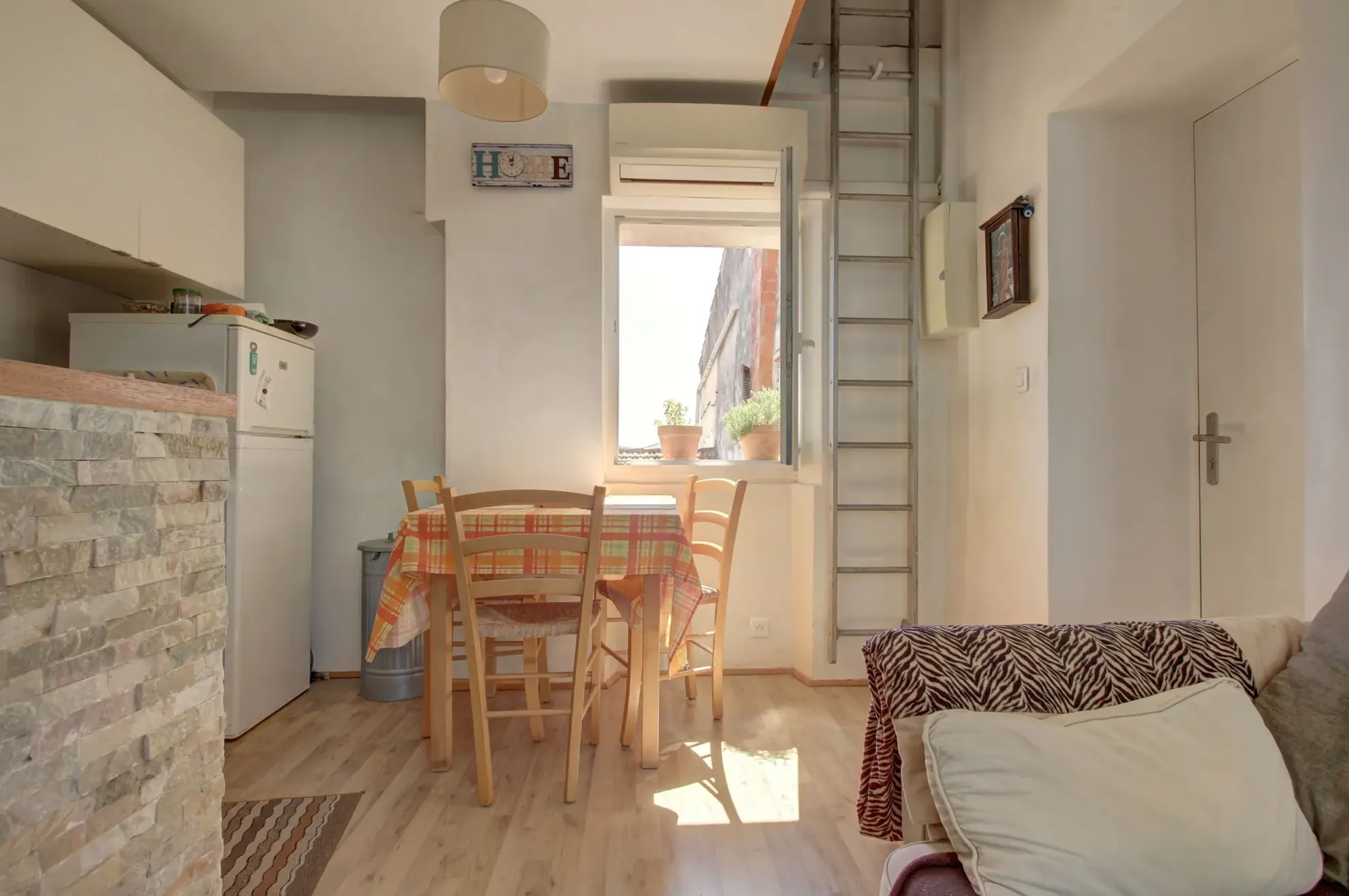 Studio à La Ciotat avec vue mer, dernier étage, idéal résidence secondaire ou investissement locatif