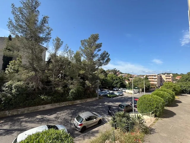 Appartement type 3 à La Seyne-sur-Mer avec garage et vue dégagée 