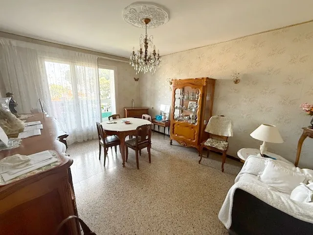 Appartement type 3 à La Seyne-sur-Mer avec garage et vue dégagée 