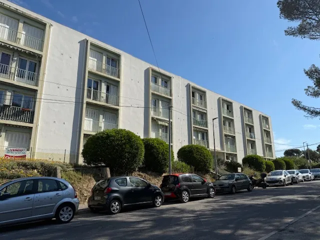 Appartement type 3 à La Seyne-sur-Mer avec garage et vue dégagée