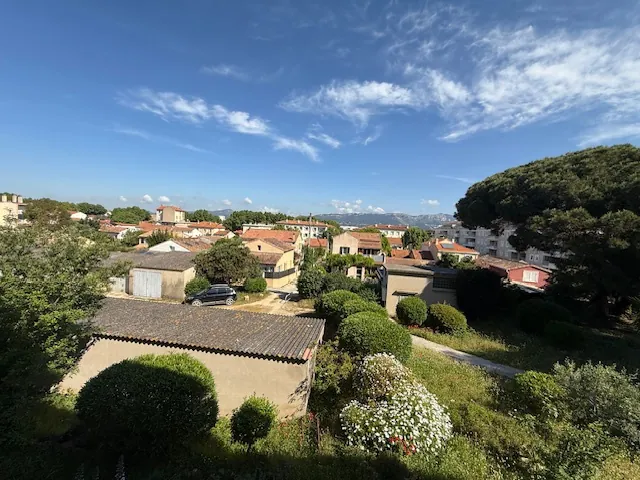 Appartement type 3 à La Seyne-sur-Mer avec garage et vue dégagée 