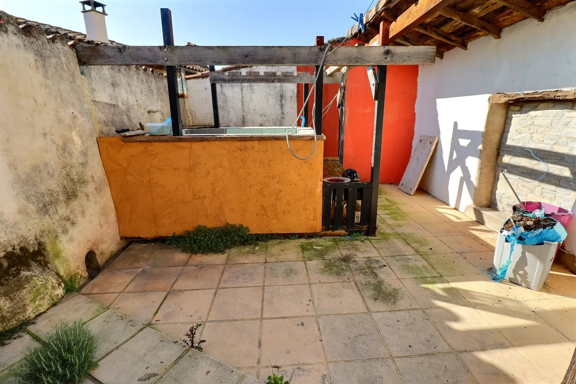 Maison de village à Corconne de 140m² à rénover avec terrasse 