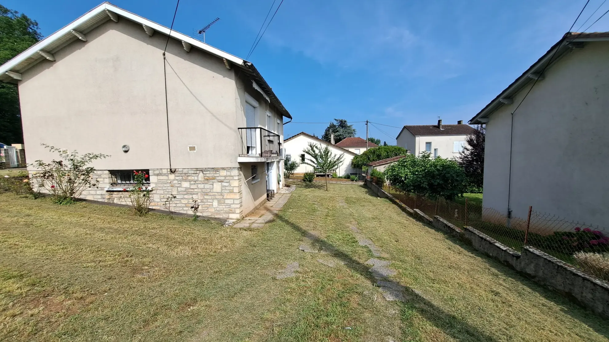 Maison 69 m² en vente au centre de Prayssac avec jardin et sous-sol aménageable 