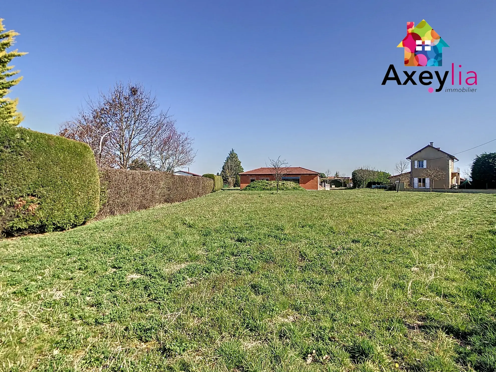 Terrain constructible de 1048 m² à Saint Romain La Motte proche Roanne 