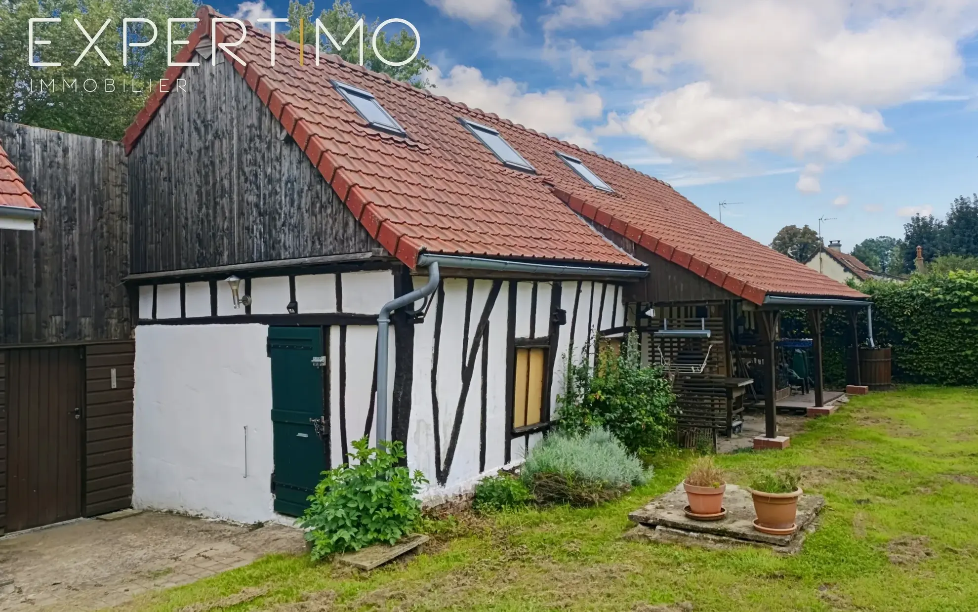 Longère rénovée avec dépendances à Bernay en Ponthieu, terrain de 2304 m² 