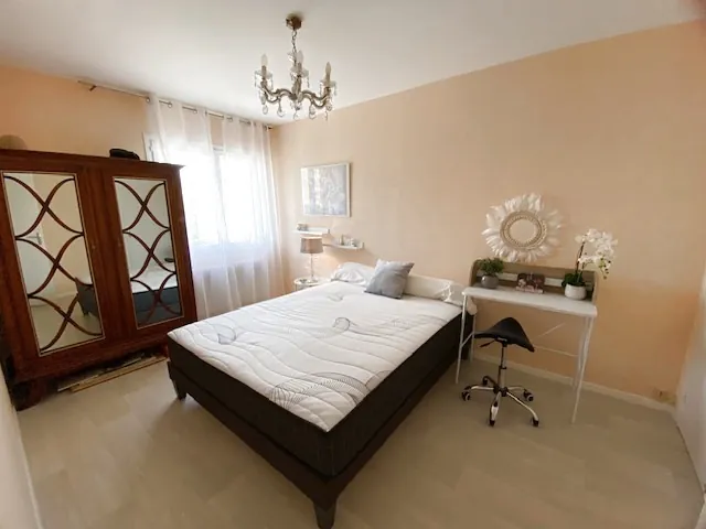 Spacieux appartement T4 à Échirolles avec balcon, cave et parking 