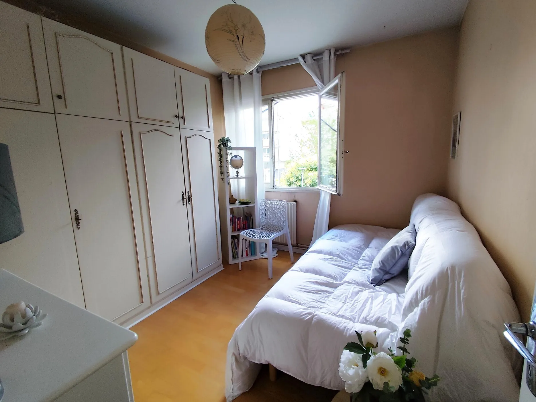 Spacieux appartement T4 à Échirolles avec balcon, cave et parking 