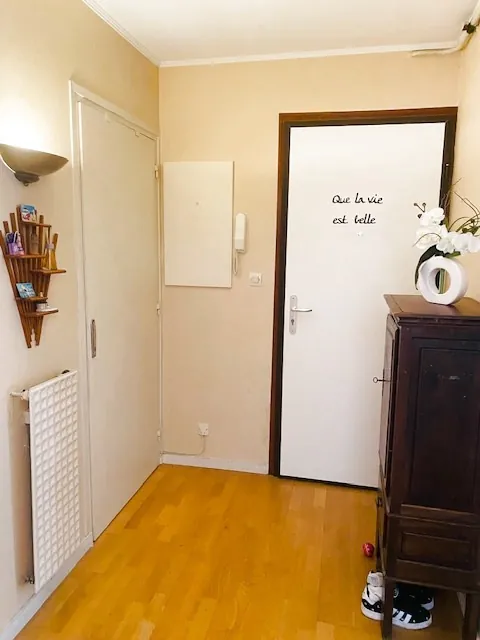 Spacieux appartement T4 à Échirolles avec balcon, cave et parking 