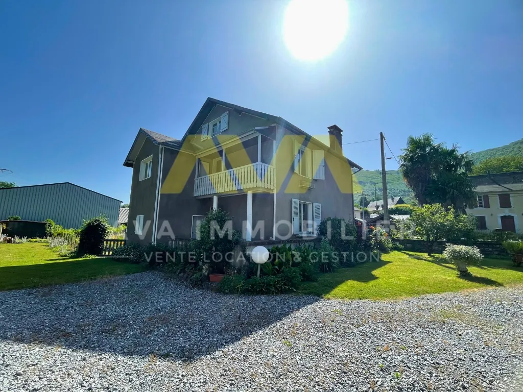 Maison de village à rénover de 150 m² proche Tardets avec terrain et potentiel