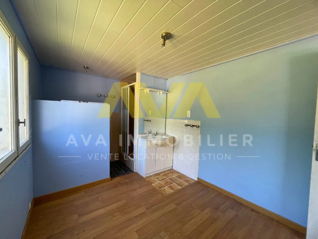 Maison de village à rénover de 150 m² proche Tardets avec terrain et potentiel 