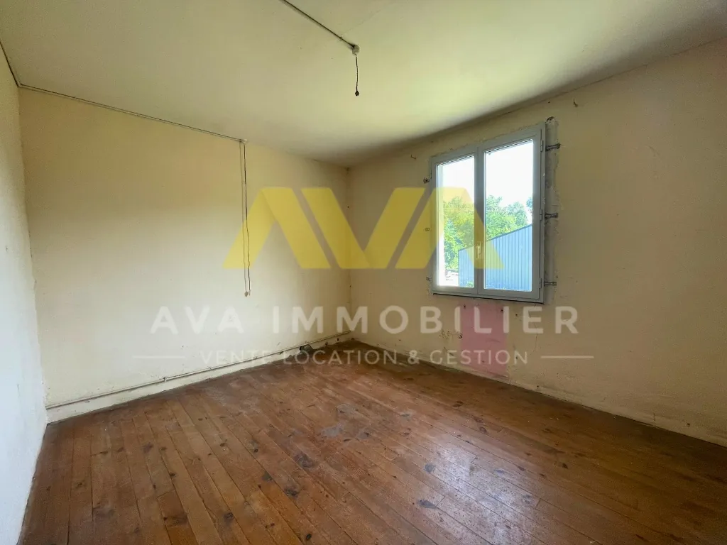 Maison de village à rénover de 150 m² proche Tardets avec terrain et potentiel 