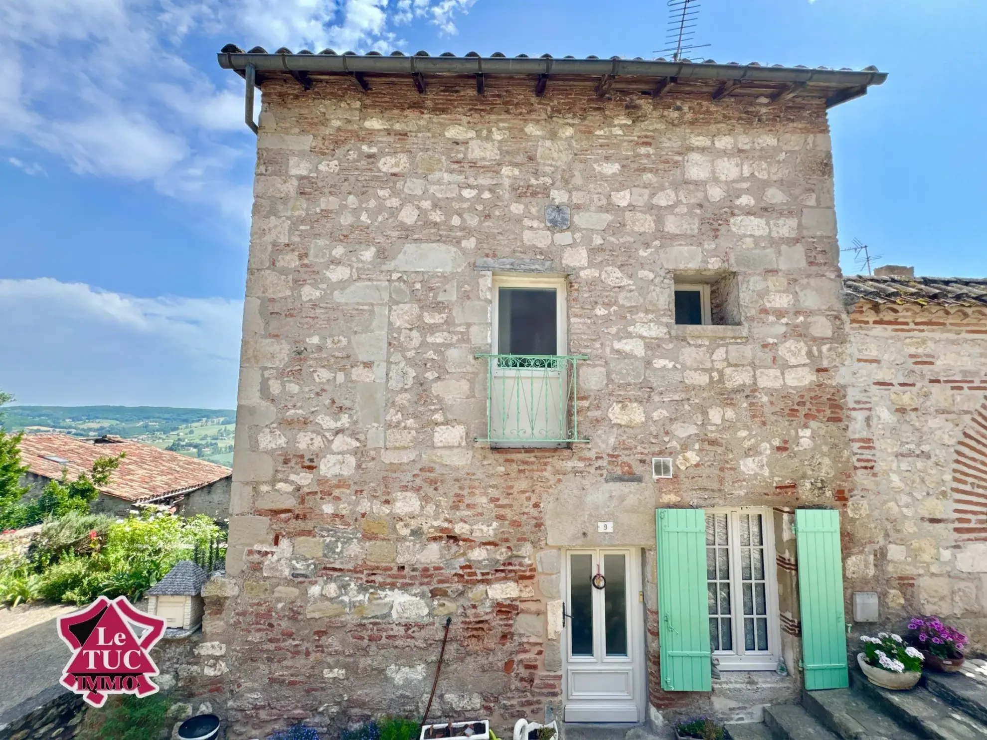 Maison médiévale rénovée avec terrasse à Penne d'Agenais, 2 chambres 