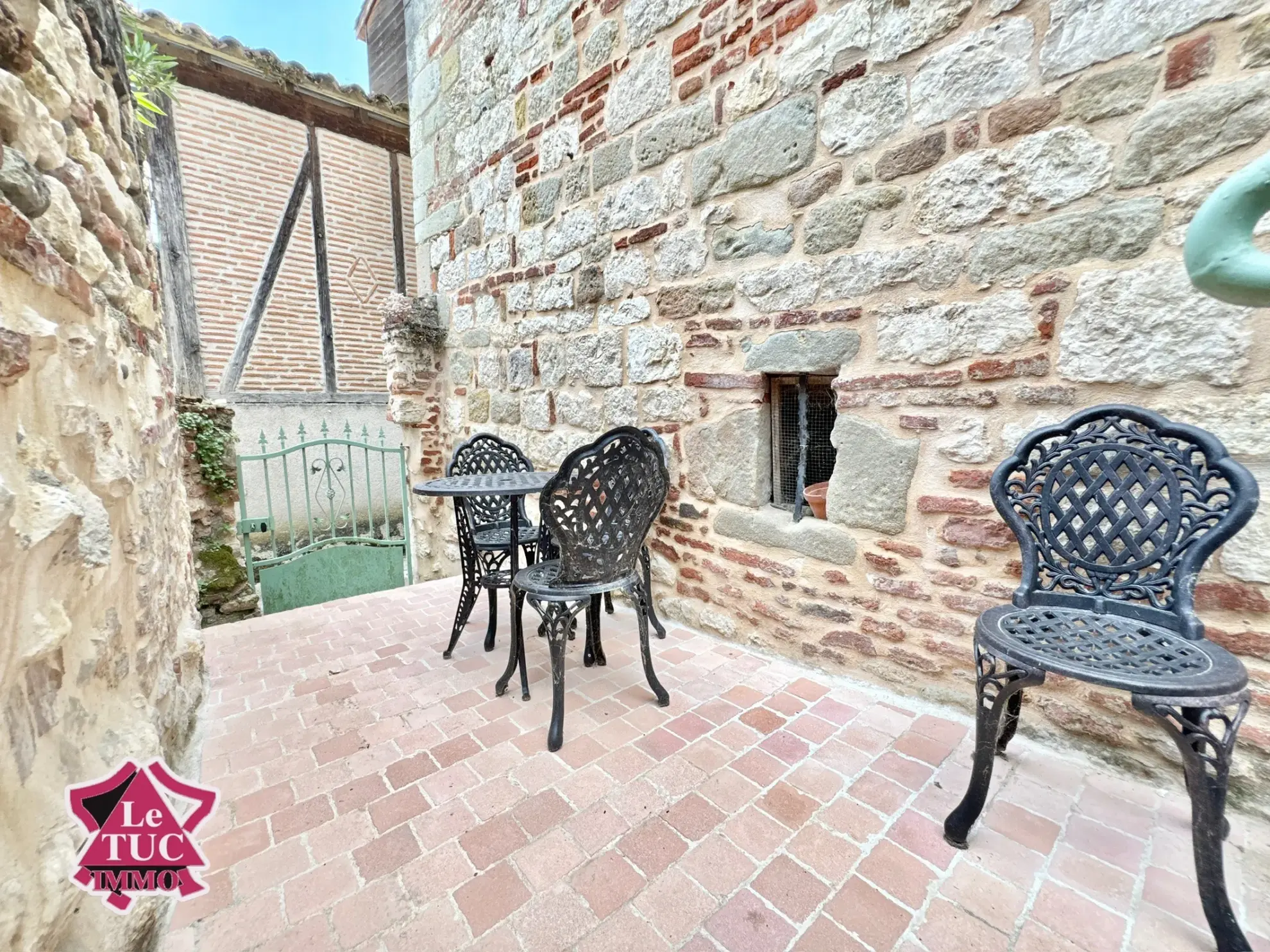 Maison médiévale rénovée avec terrasse à Penne d'Agenais, 2 chambres 