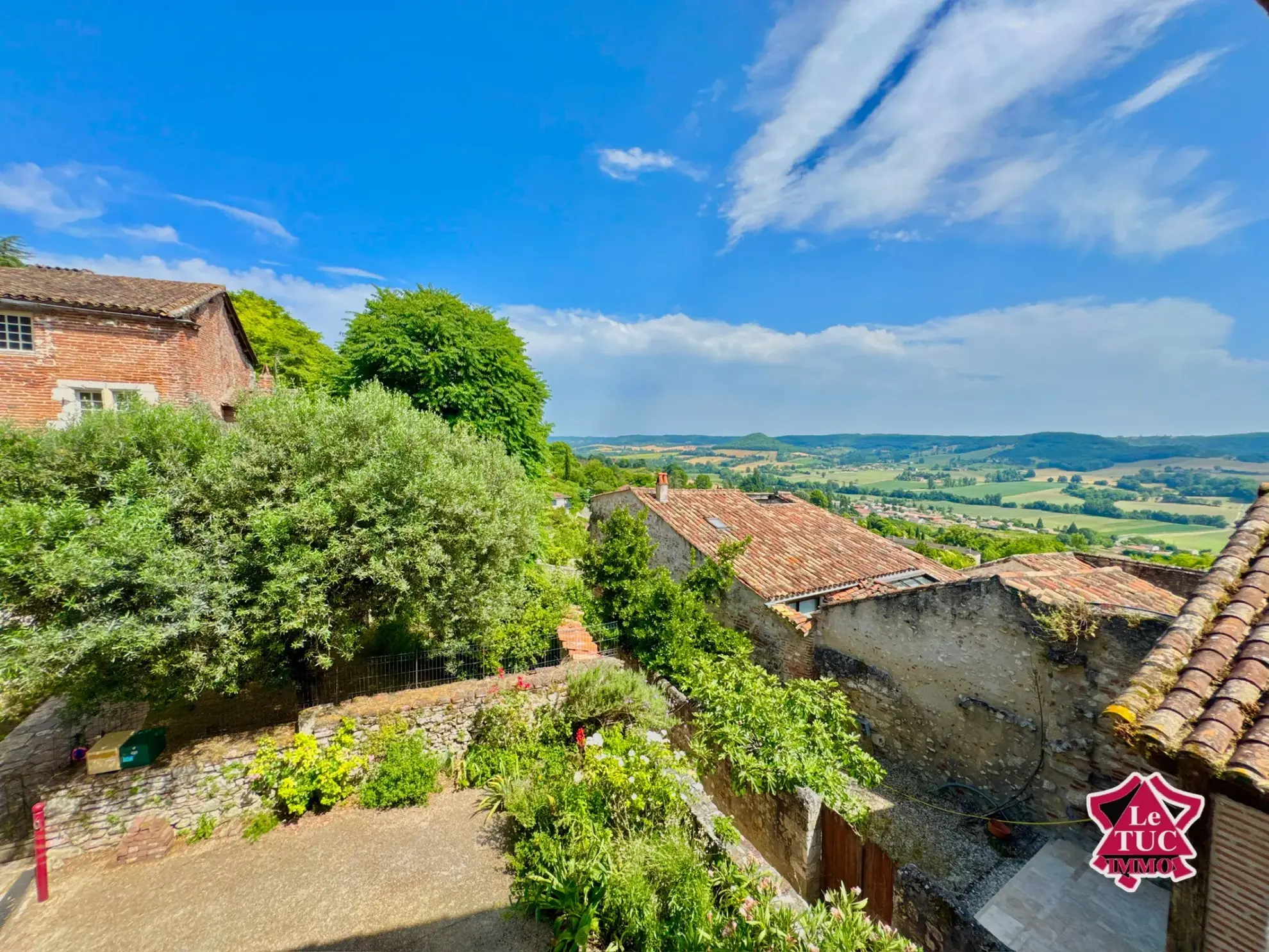 Maison médiévale rénovée avec terrasse à Penne d'Agenais, 2 chambres 