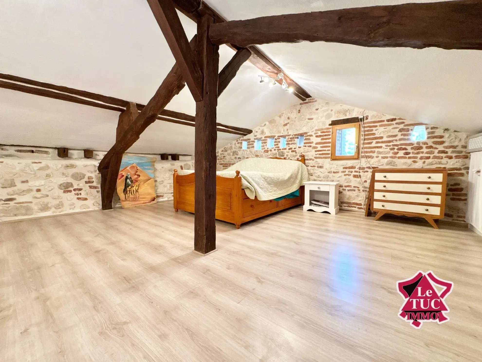 Maison médiévale rénovée avec terrasse à Penne d'Agenais, 2 chambres 