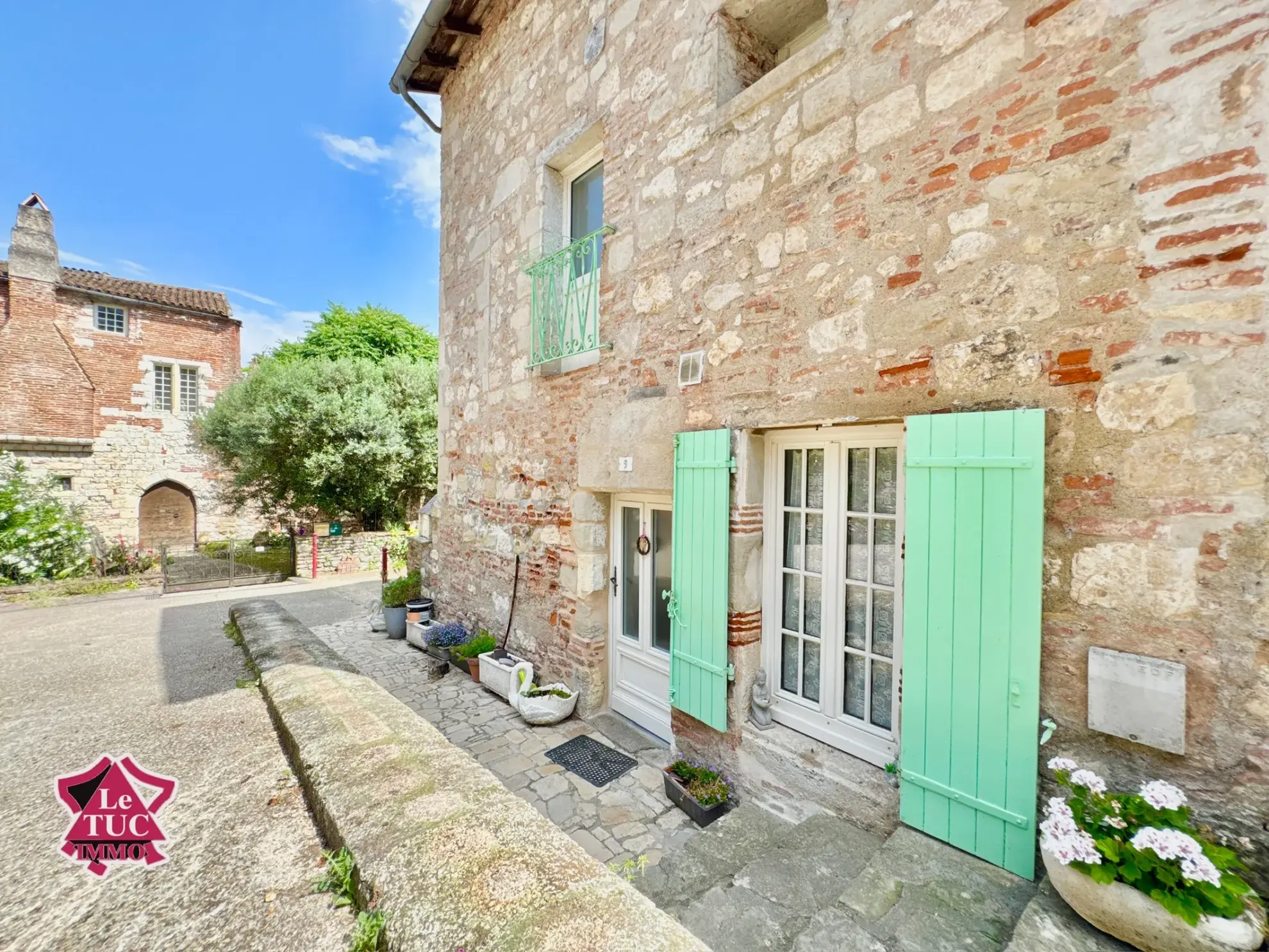 Maison médiévale rénovée avec terrasse à Penne d'Agenais, 2 chambres 