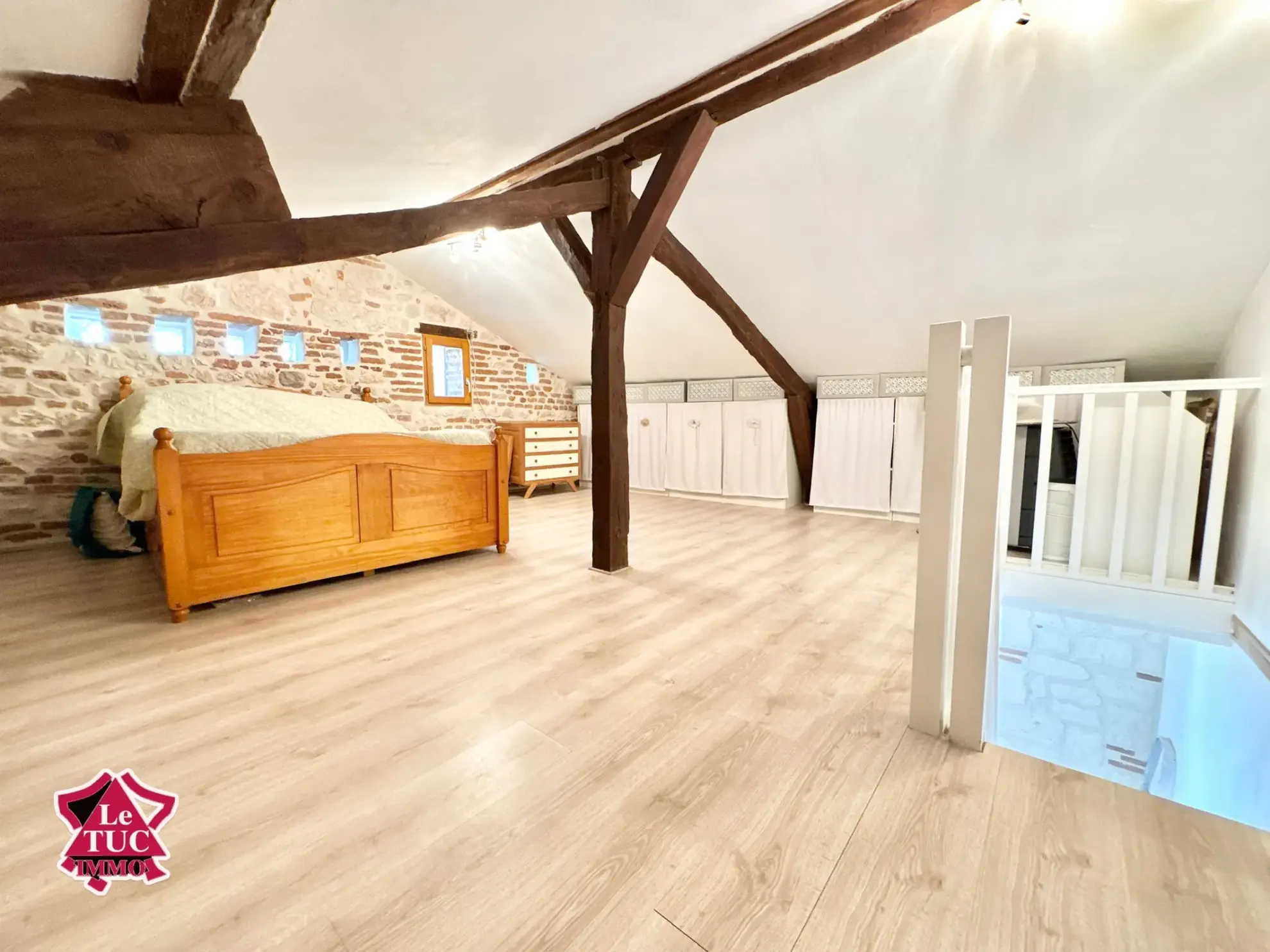 Maison médiévale rénovée avec terrasse à Penne d'Agenais, 2 chambres 