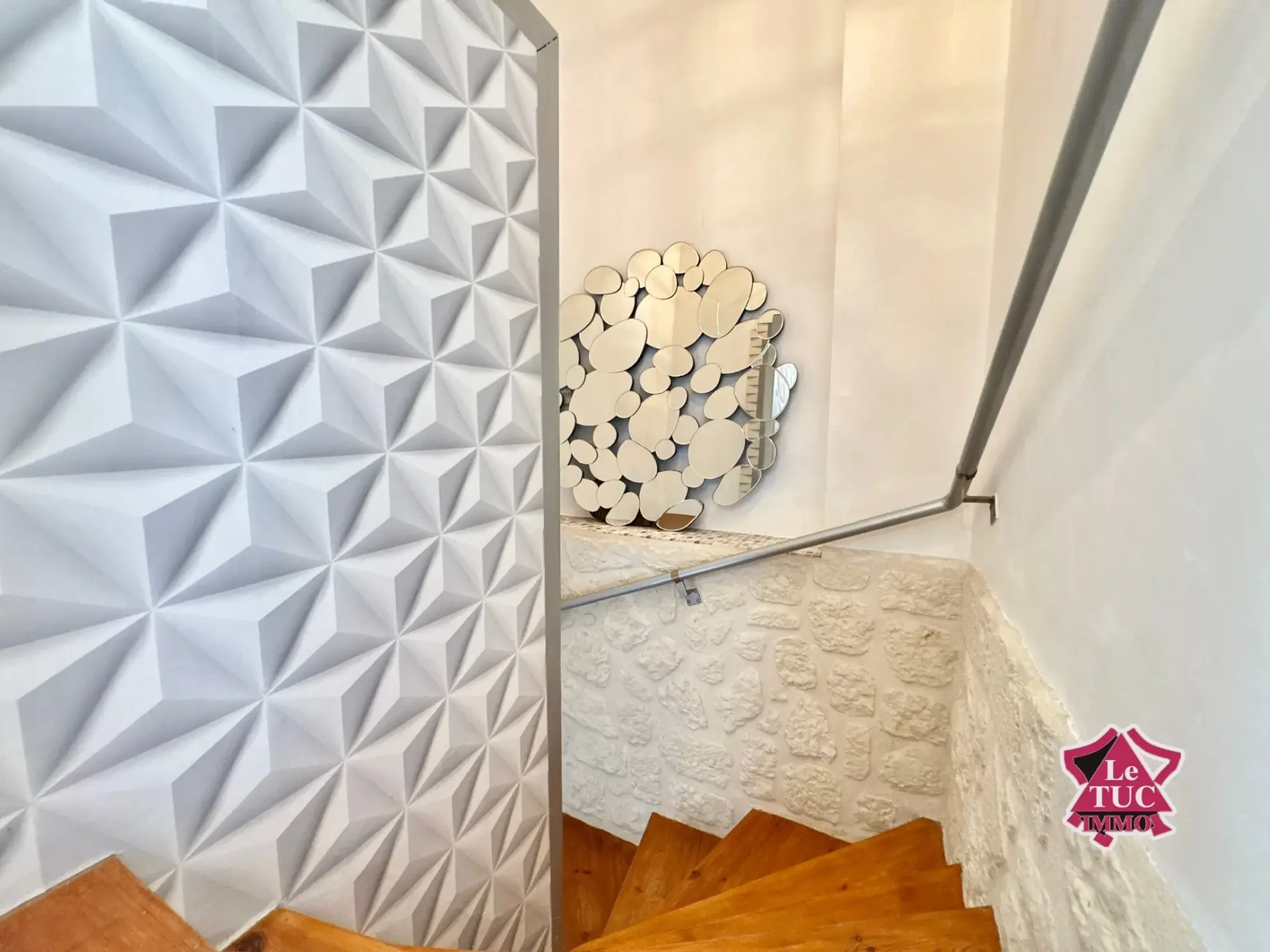 Maison médiévale rénovée avec terrasse à Penne d'Agenais, 2 chambres 