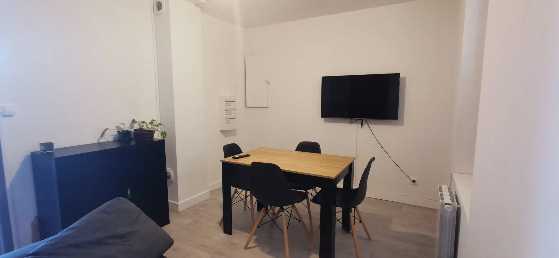 Investissez dans cette maison à Mâcon avec 2 appartements rénovés et rentabilité élevée 