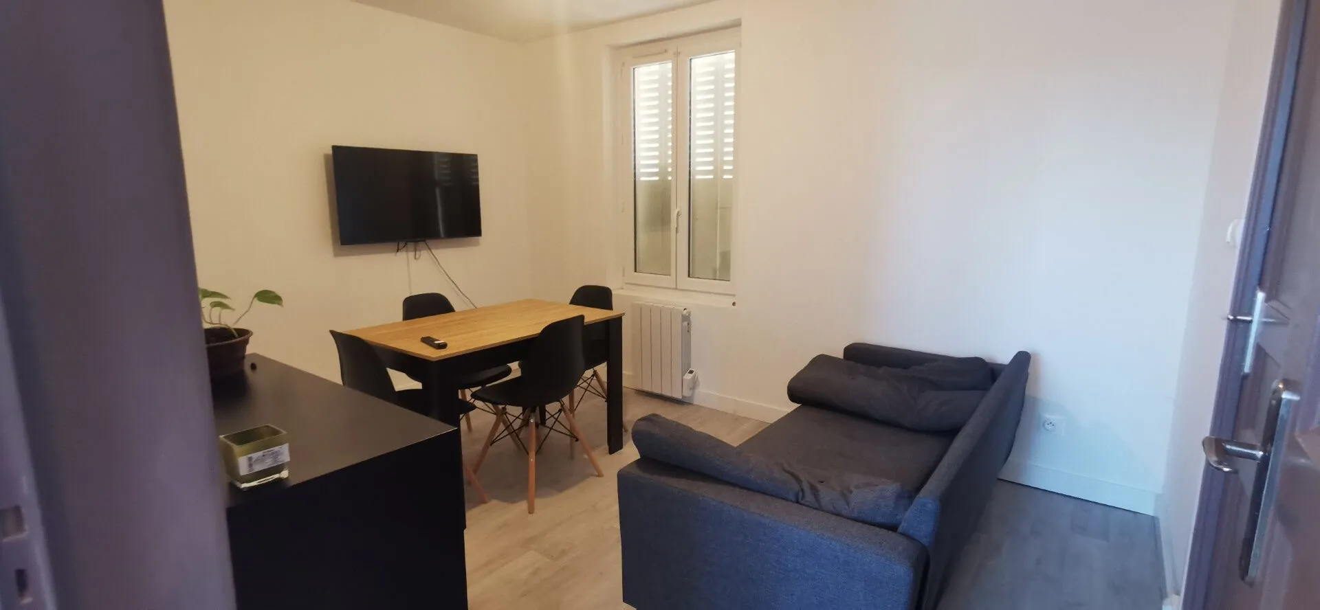 Investissez dans cette maison à Mâcon avec 2 appartements rénovés et rentabilité élevée 