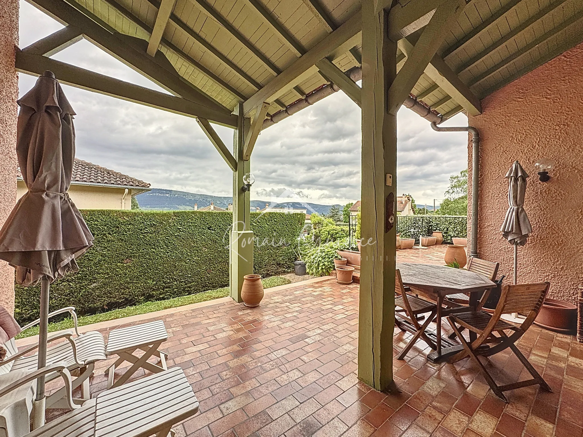 Villa F5 de 118 m² avec terrasses et garage dans le Crès à Millau 