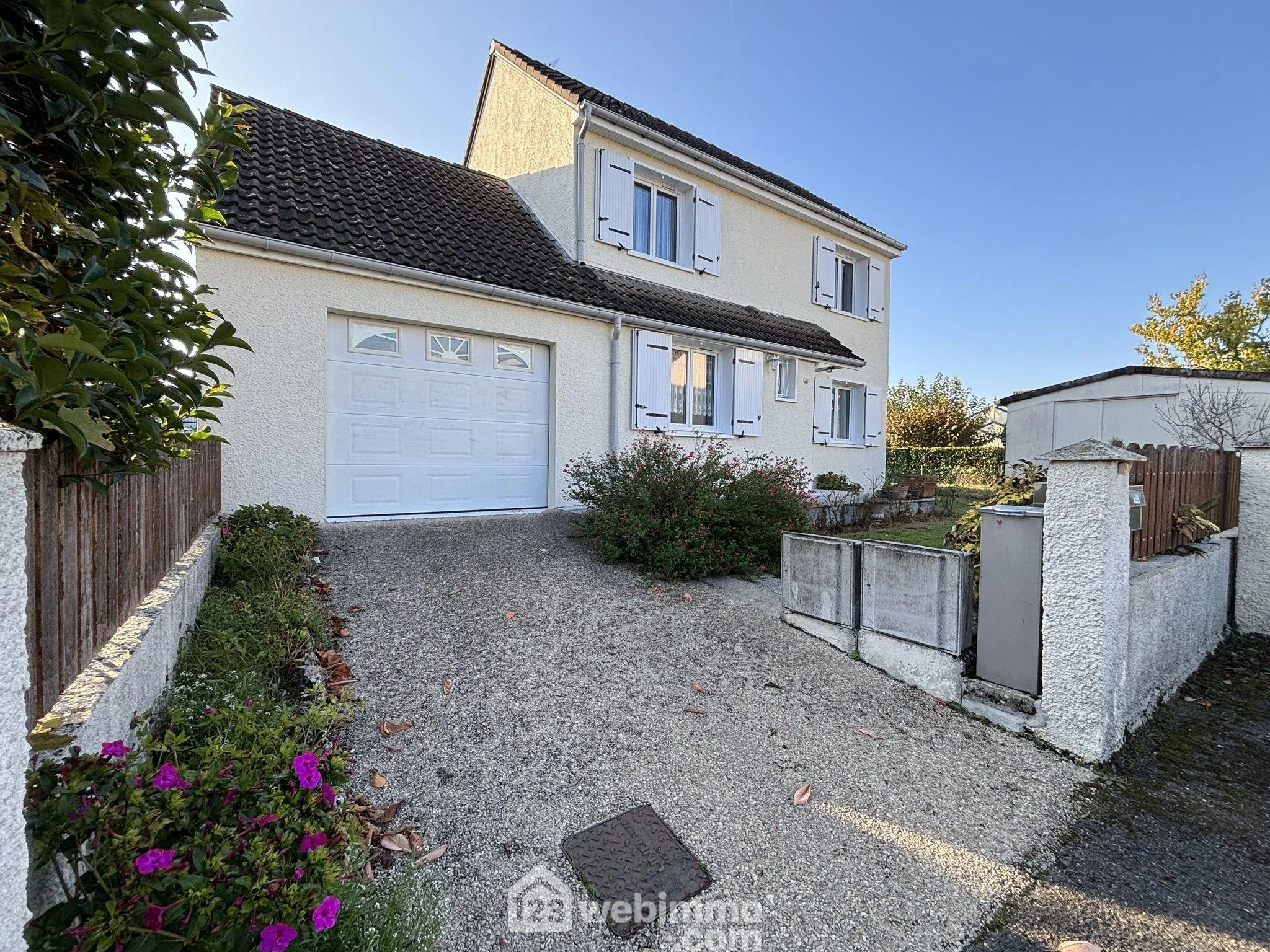 Achat maison 103m² à Naintré avec garage et terrain clos 