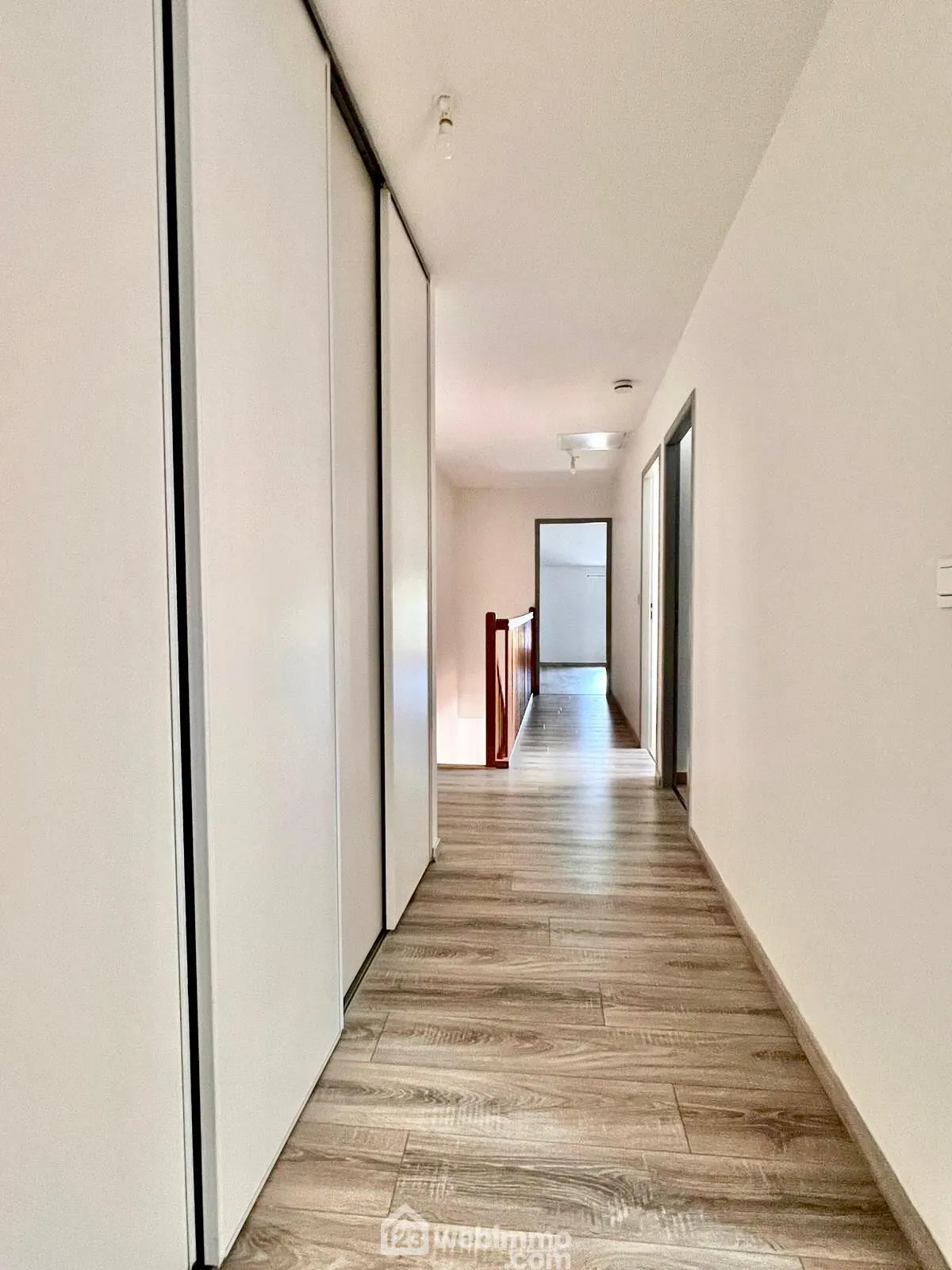 Maison mitoyenne rénovée à Verdun avec 3 chambres et parking 