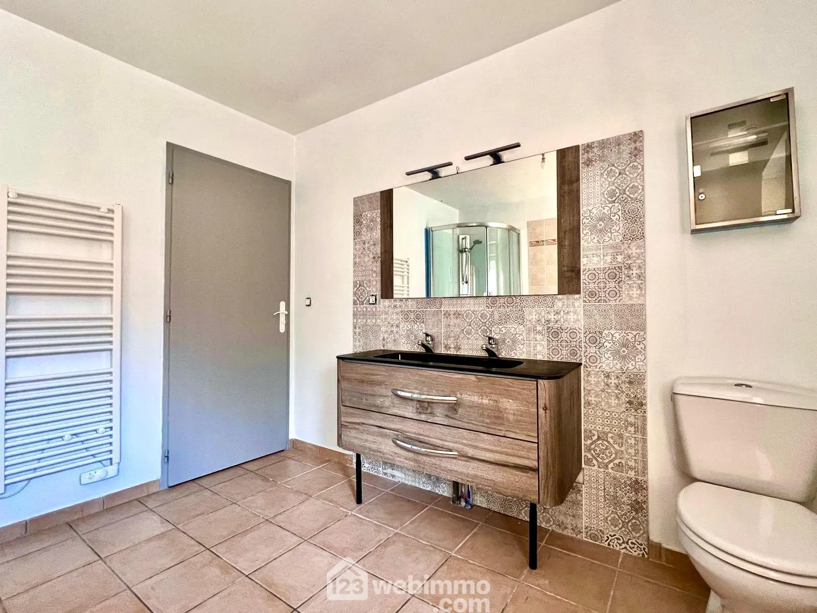 Maison mitoyenne rénovée à Verdun avec 3 chambres et parking 