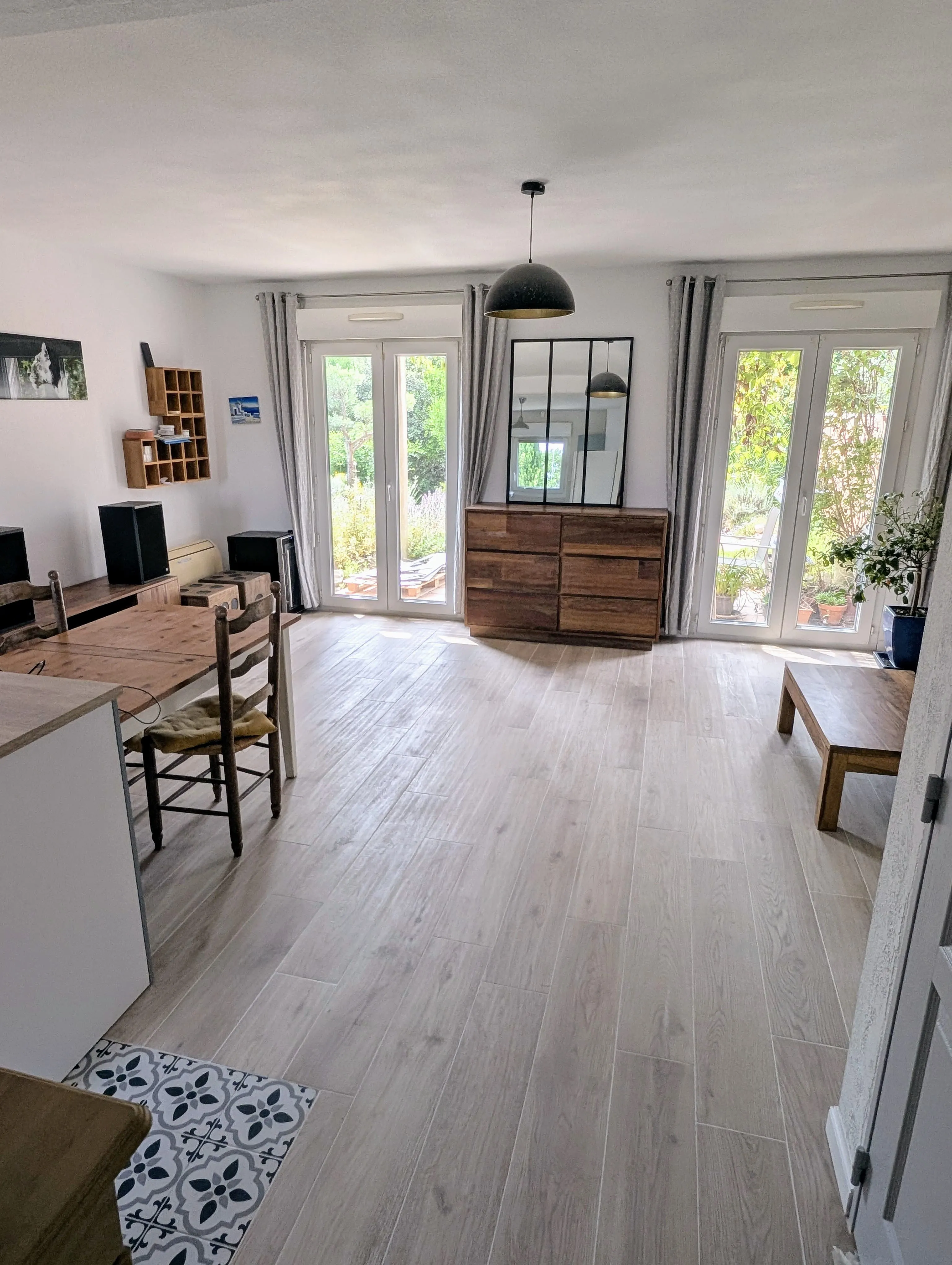 Charmante maison rénovée de 81 m² avec jardin et vue sur la garrigue à Nîmes 