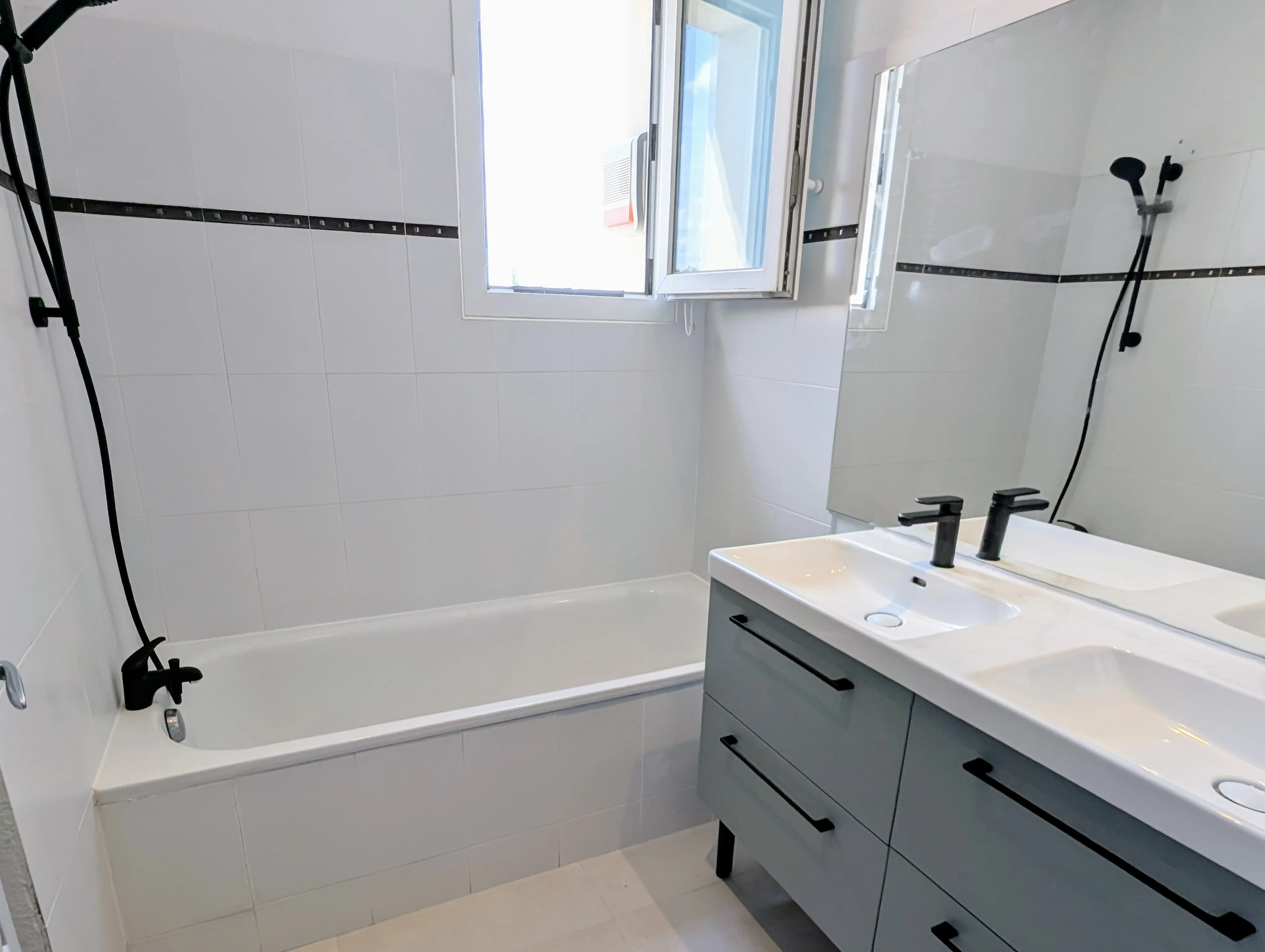 Charmante maison rénovée de 81 m² avec jardin et vue sur la garrigue à Nîmes 