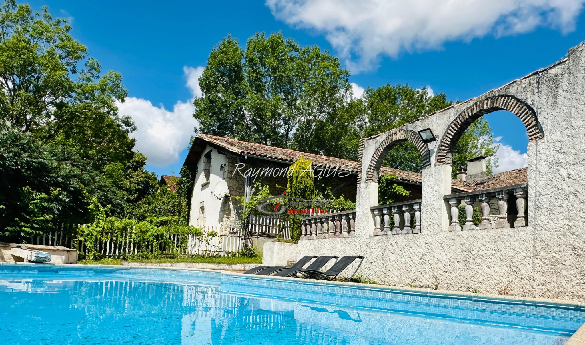 Charmante maison en pierre du XVIe siècle avec piscine en Dordogne