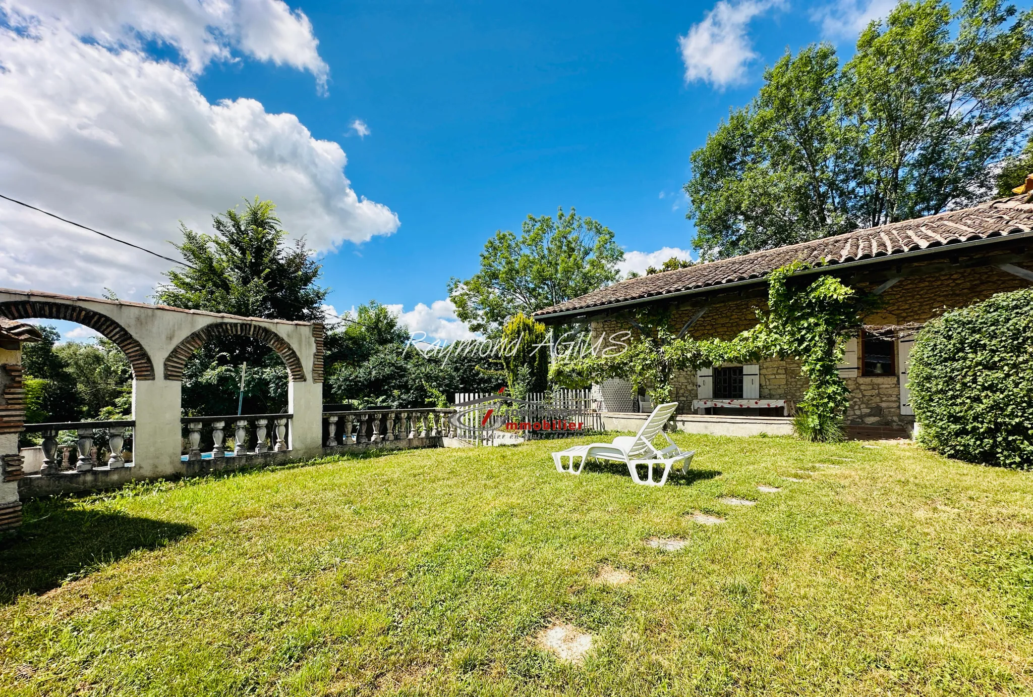 Charmante maison en pierre du XVIe siècle avec piscine en Dordogne 
