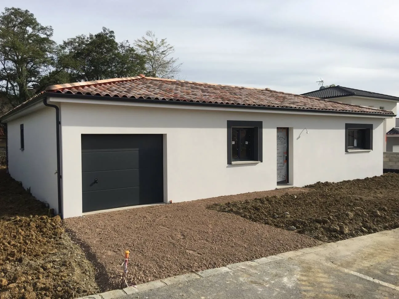 Maison neuve de 75 m² à Sery-Magneval avec garage et 2 chambres, conforme RE2020