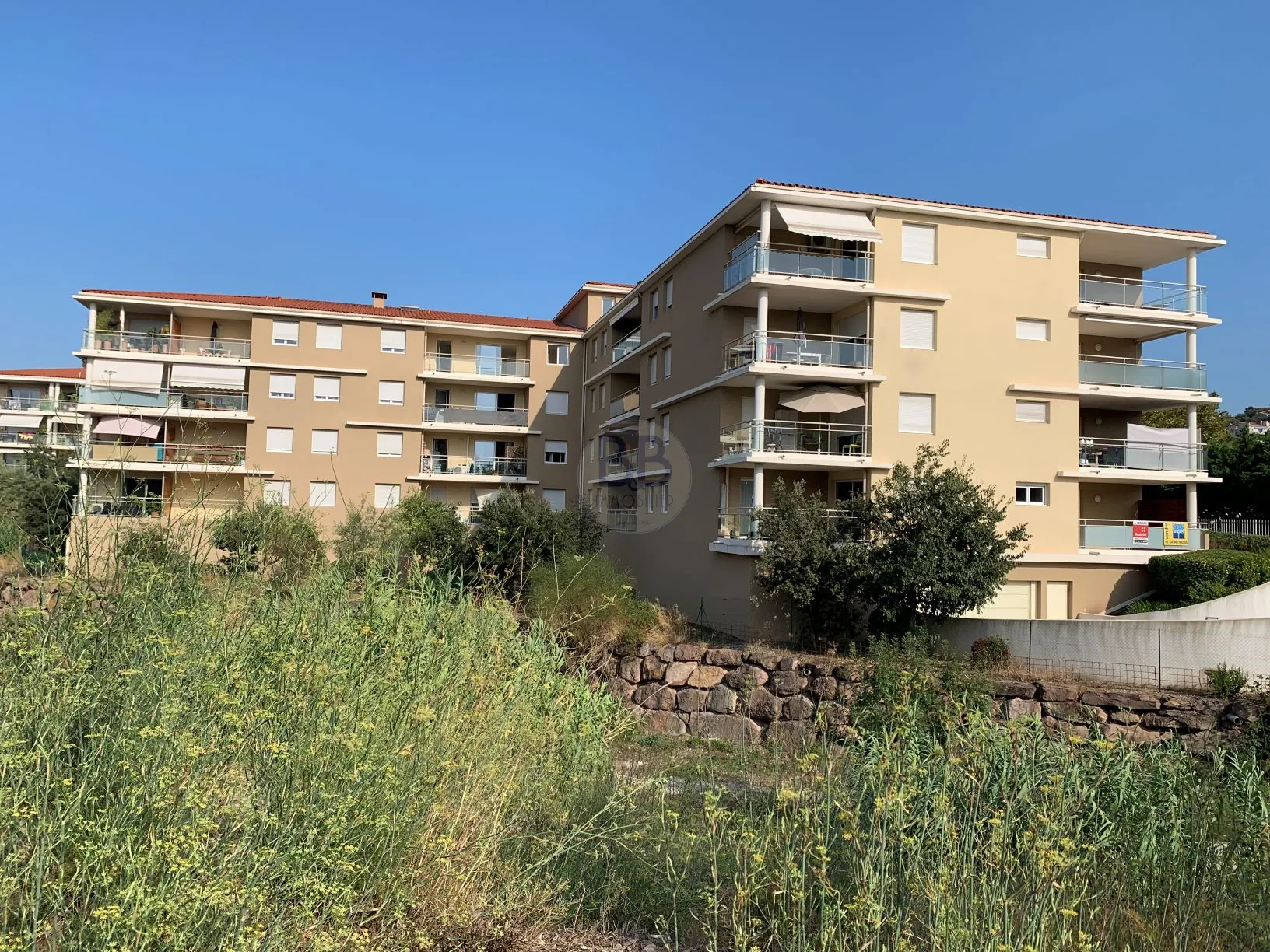 Appartement T2 lumineux de 53 m² avec terrasse et garage à Saint-Raphaël 