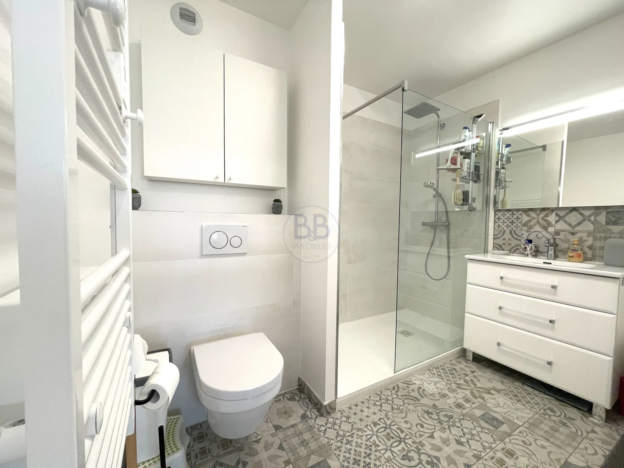 Appartement T2 lumineux de 53 m² avec terrasse et garage à Saint-Raphaël 