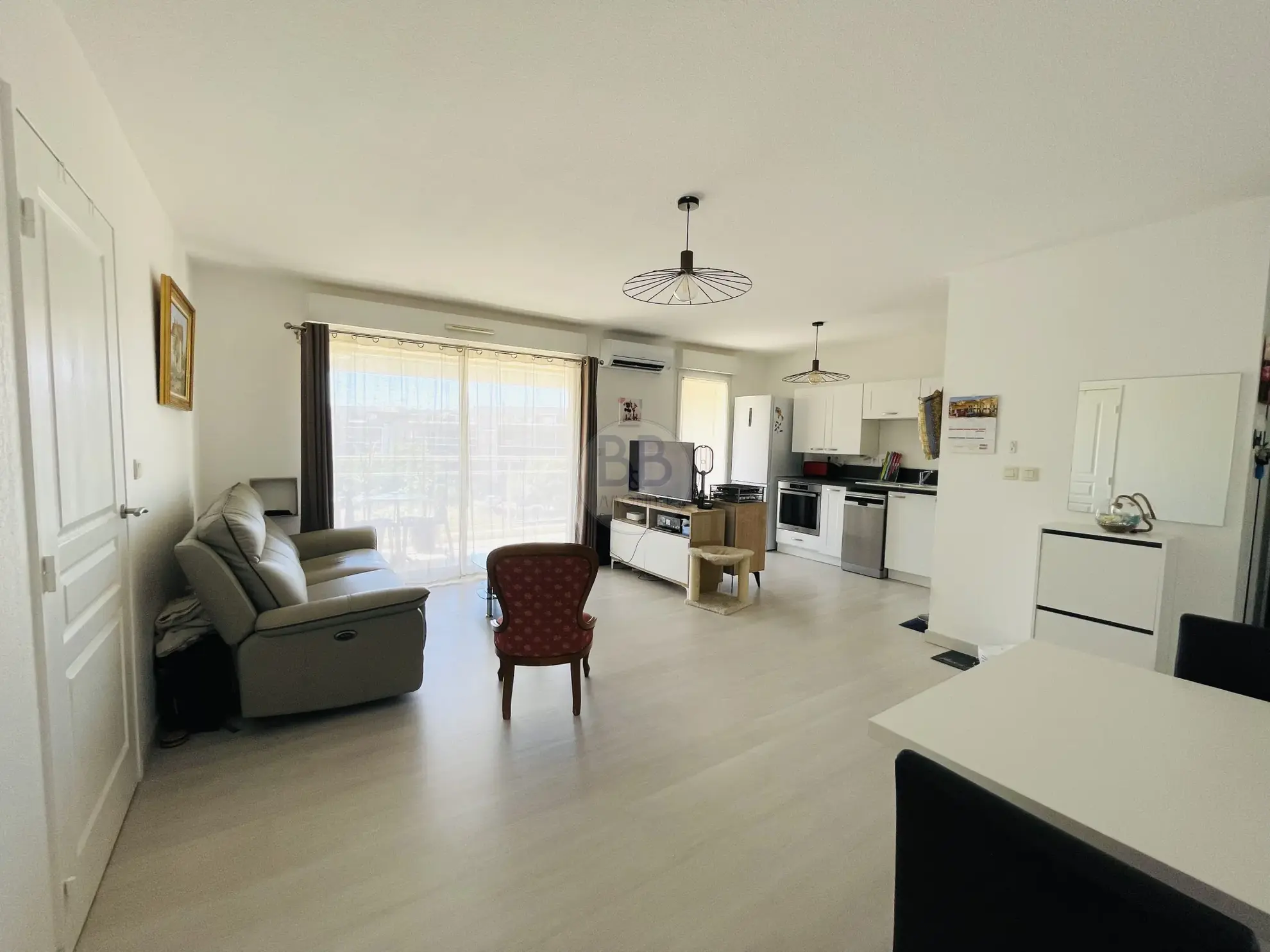 Appartement T2 lumineux de 53 m² avec terrasse et garage à Saint-Raphaël 