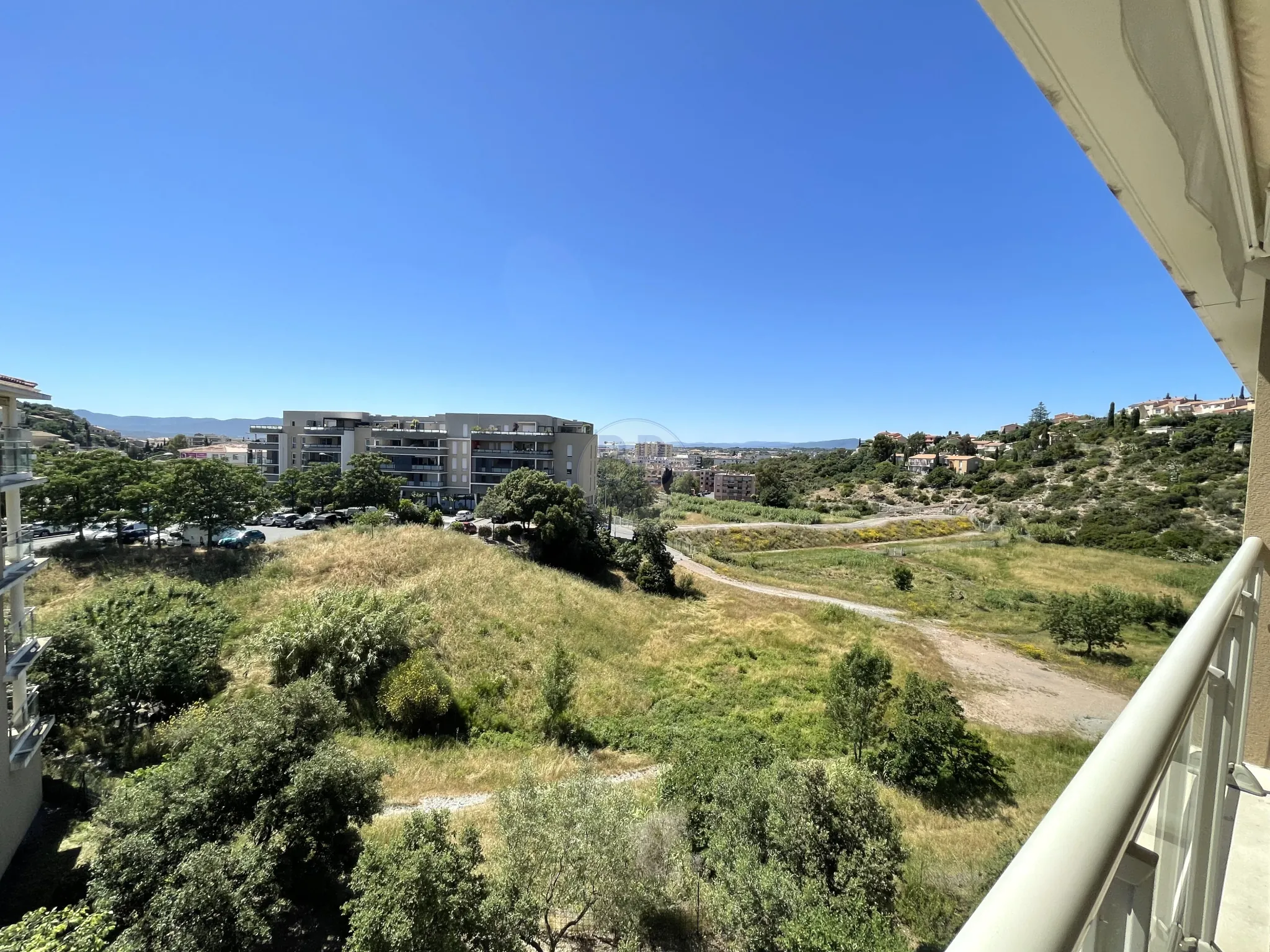 Appartement T2 lumineux de 53 m² avec terrasse et garage à Saint-Raphaël 