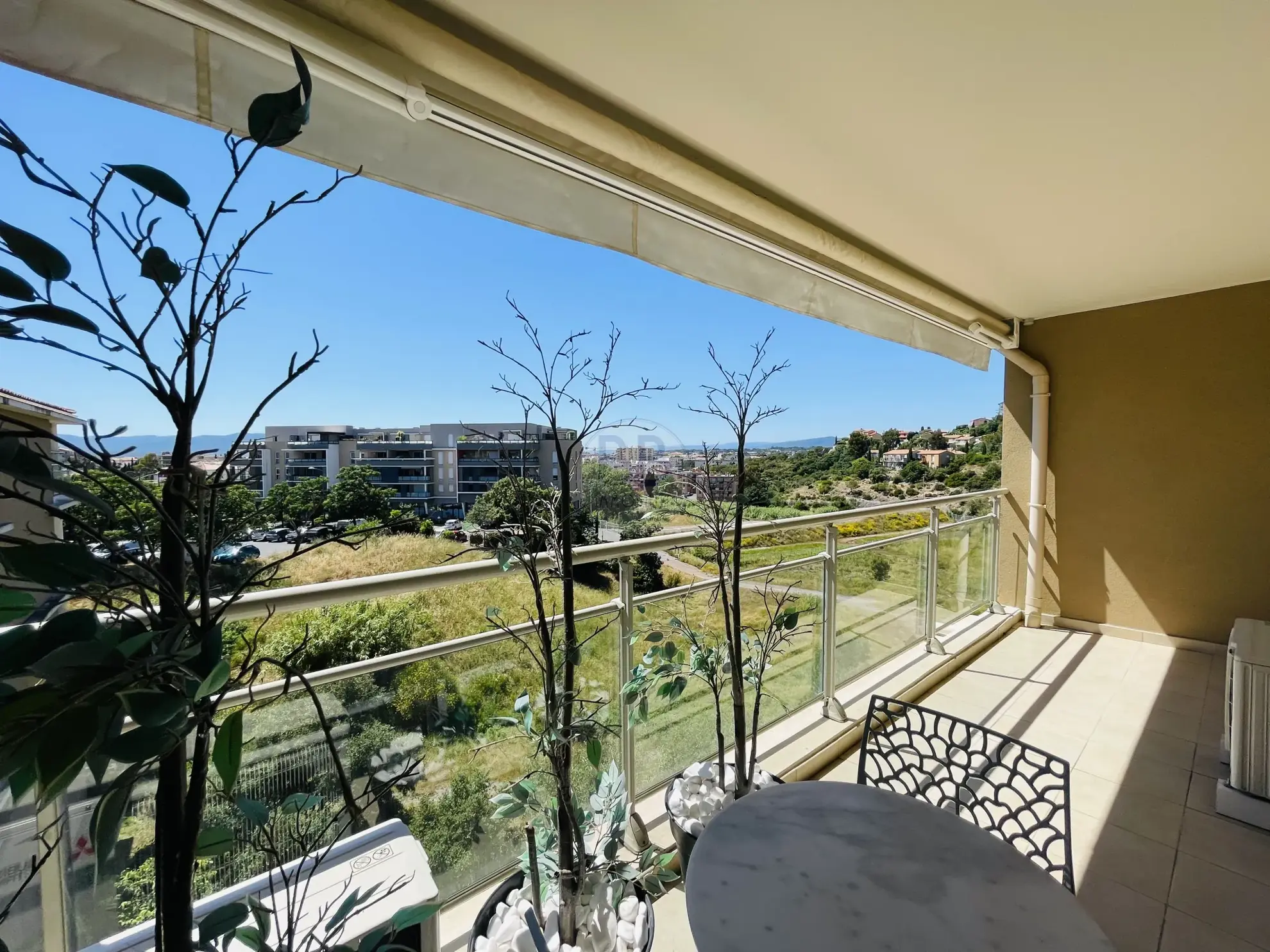 Appartement T2 lumineux de 53 m² avec terrasse et garage à Saint-Raphaël