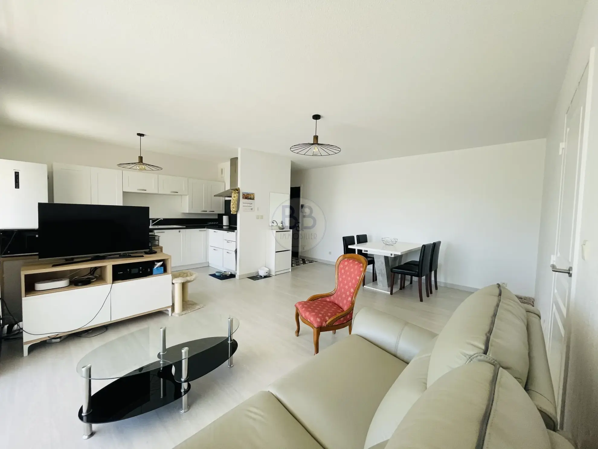 Appartement T2 lumineux de 53 m² avec terrasse et garage à Saint-Raphaël 
