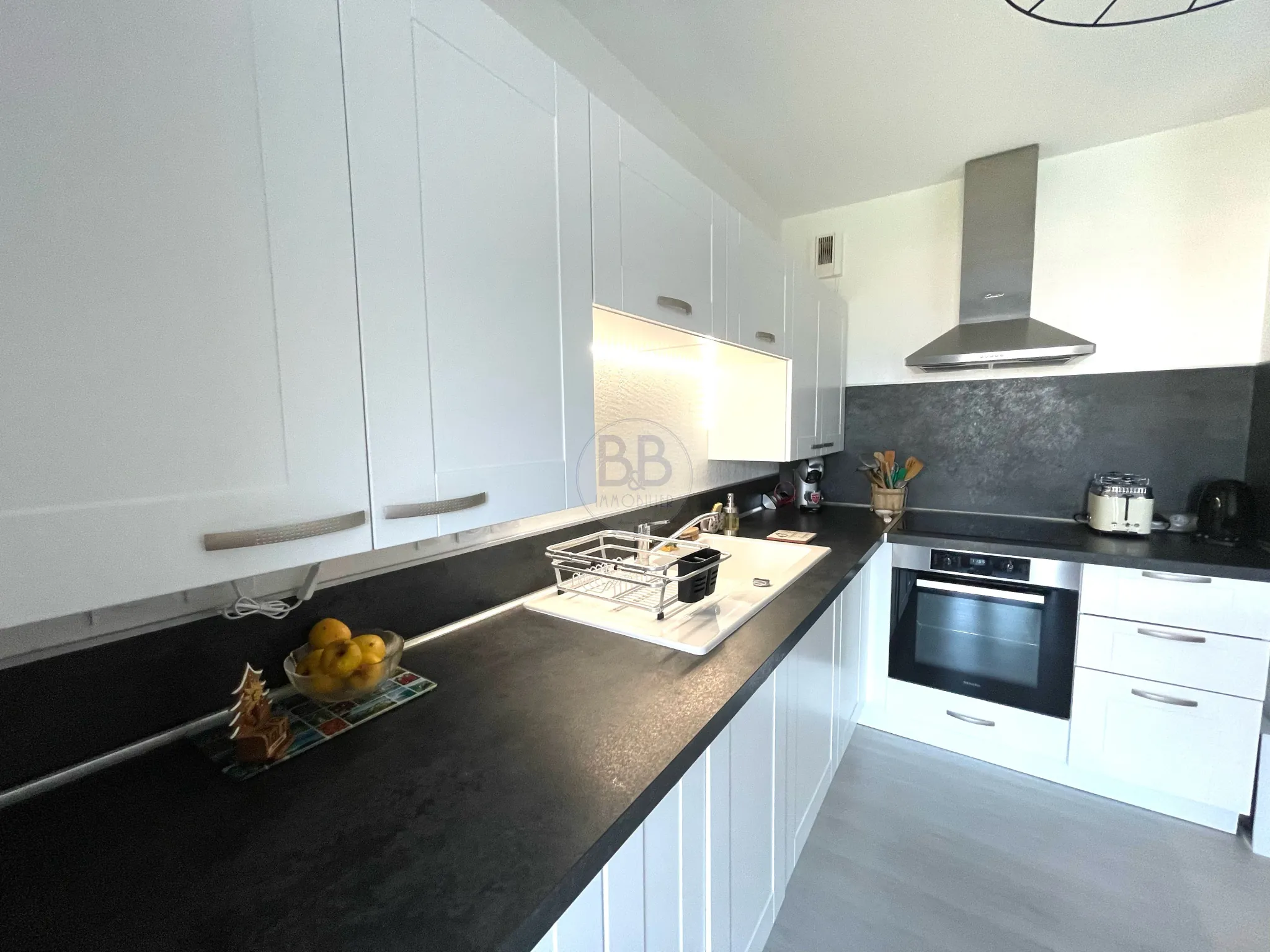 Appartement T2 lumineux de 53 m² avec terrasse et garage à Saint-Raphaël 