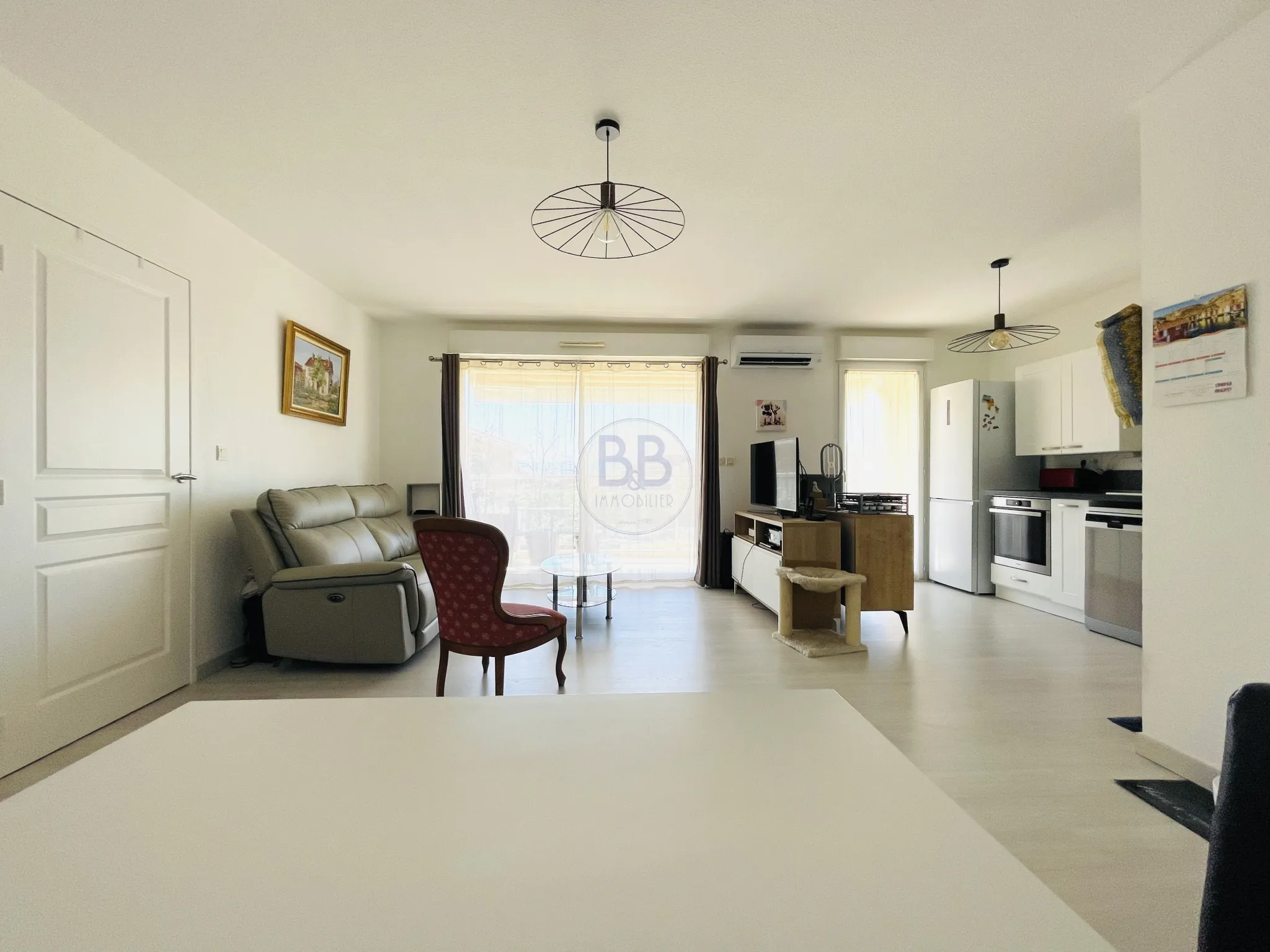 Appartement T2 lumineux de 53 m² avec terrasse et garage à Saint-Raphaël 