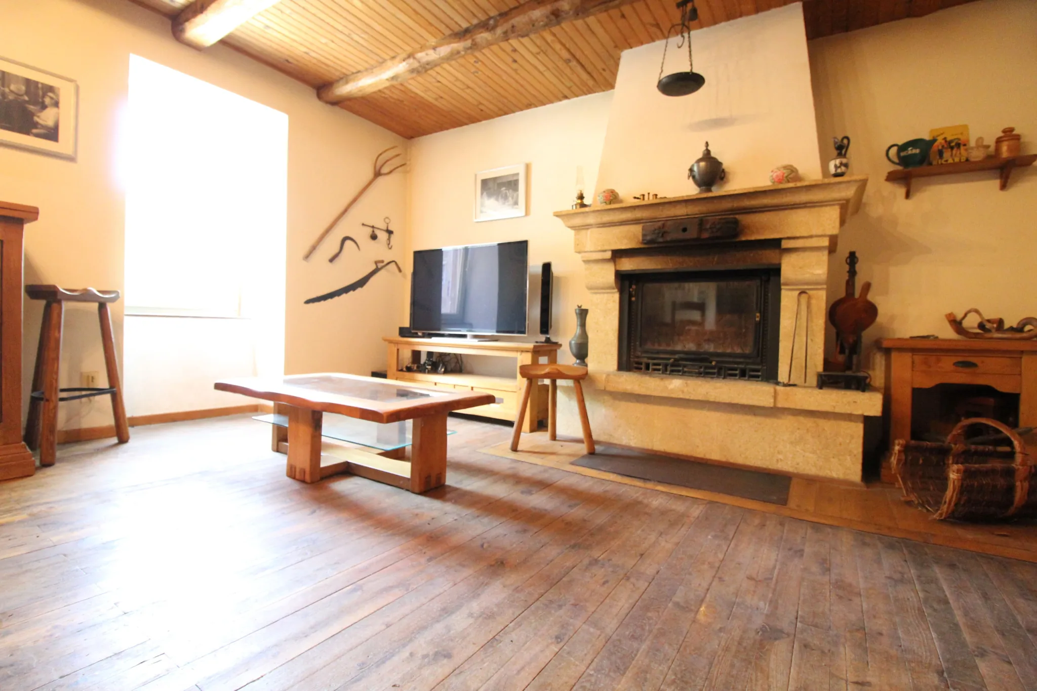 Maison en pierre rénovée à Brusque, 143 m², idéal résidence ou vacances 