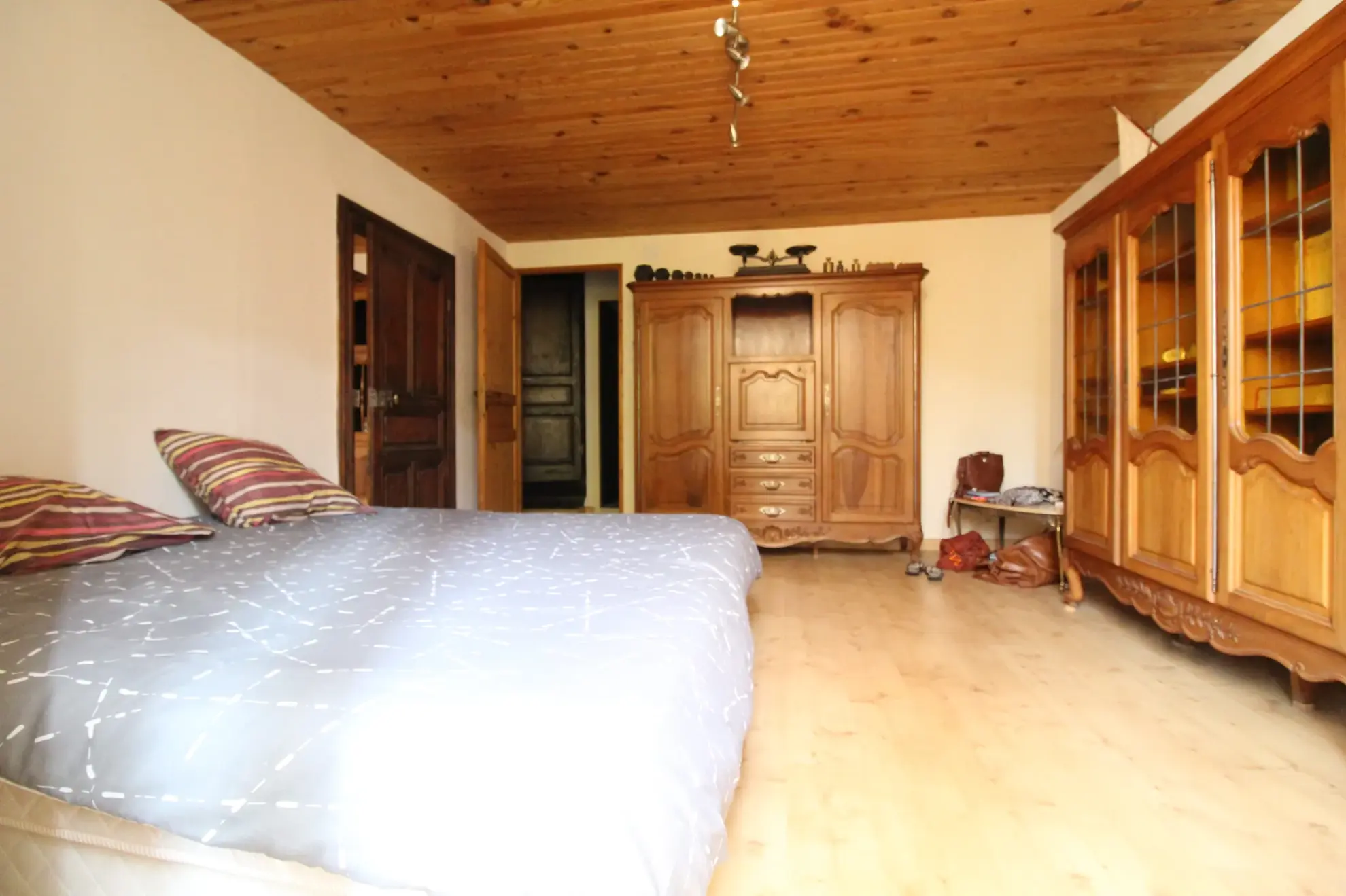 Maison en pierre rénovée à Brusque, 143 m², idéal résidence ou vacances 